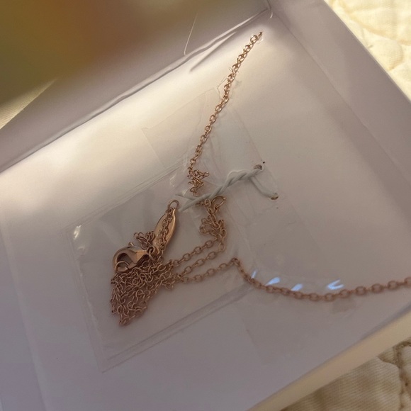 NWT Disney 14k gold flash plated go wild Minnie necklace - Picture 4 of 5